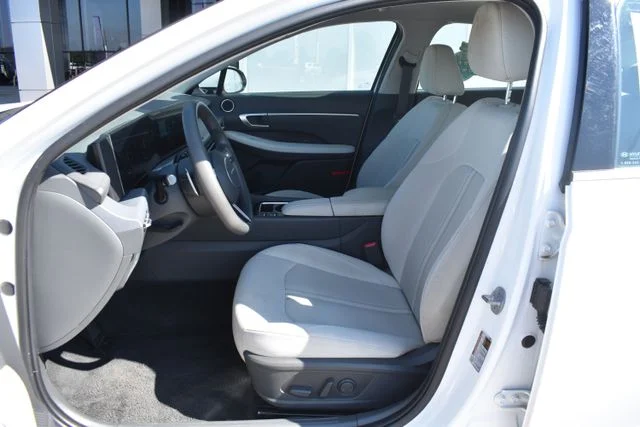 Used 2024 White Hyundai SEL image 11