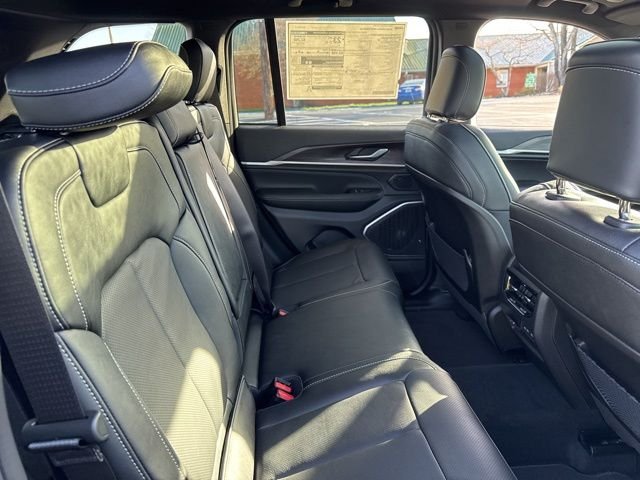 New 2026 Velvet Red Pearl-Coat Exterior Paint Jeep Limited Reserve image 11