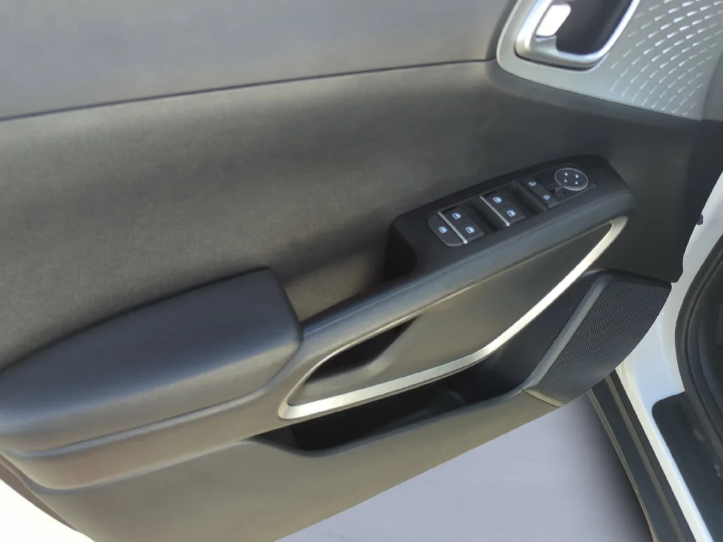 Used 2023 White Kia LX image 4