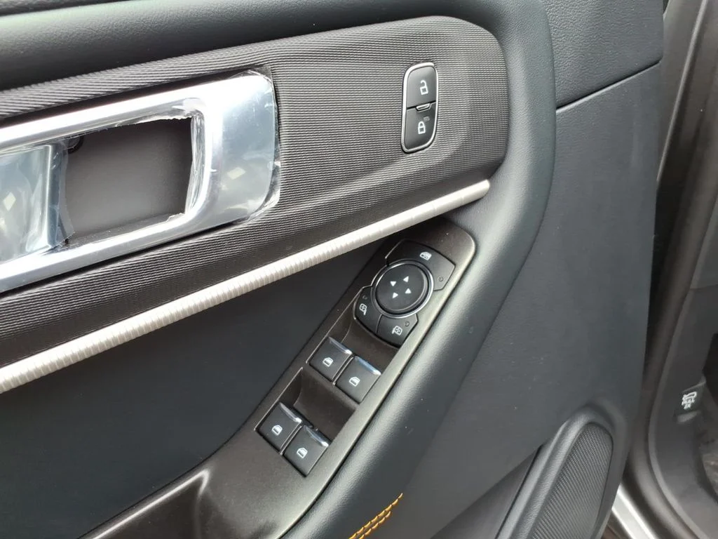 New 2026 Carbonized Gray Metallic Ford Tremor® image 14