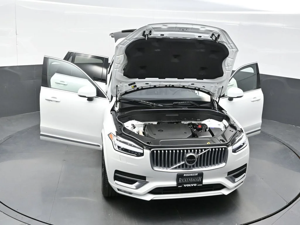 Certified Used 2023 Crystal White Volvo Plus image 42