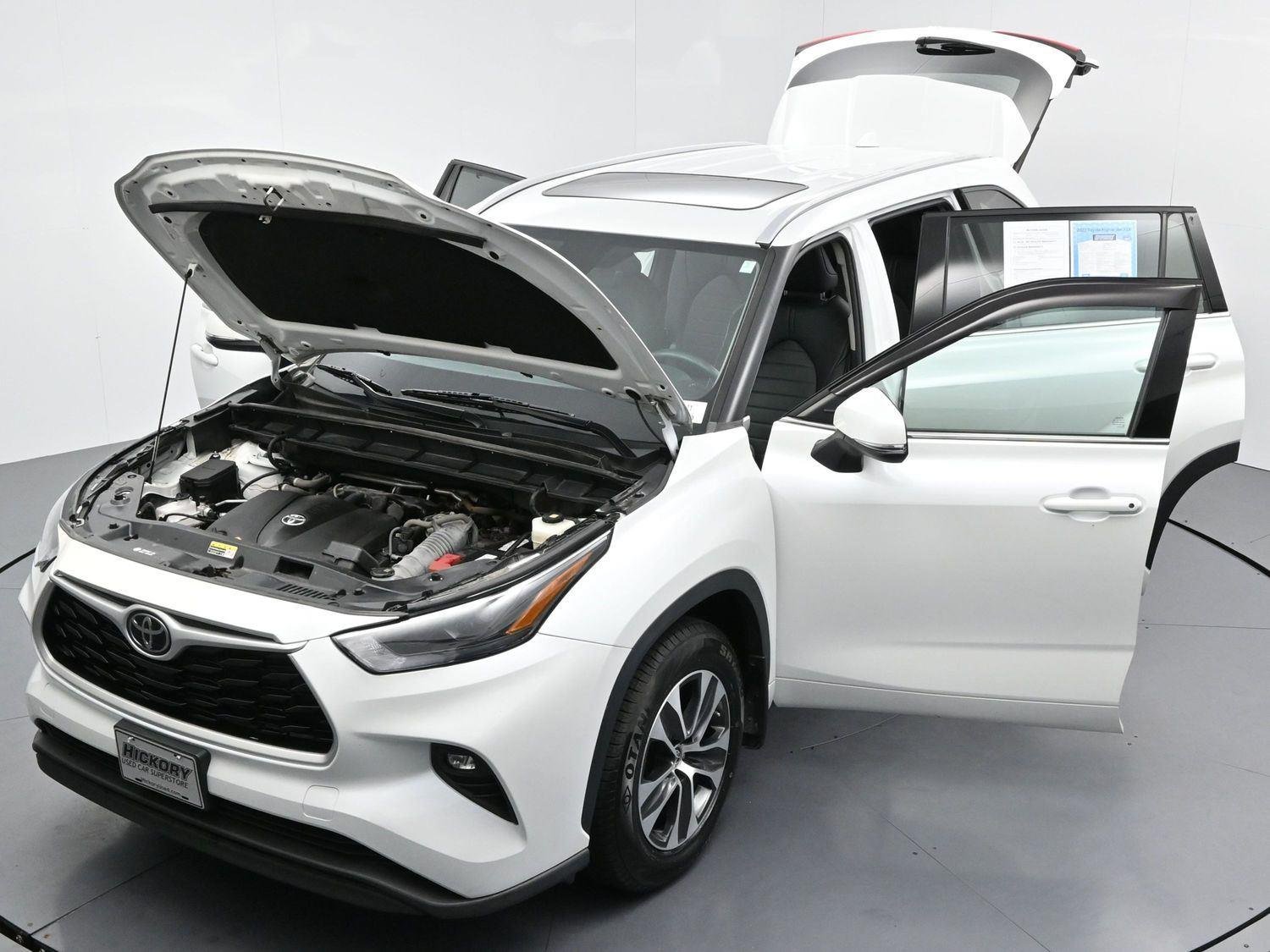 Used 2022 Wind Chill Pearl Toyota XLE image 51
