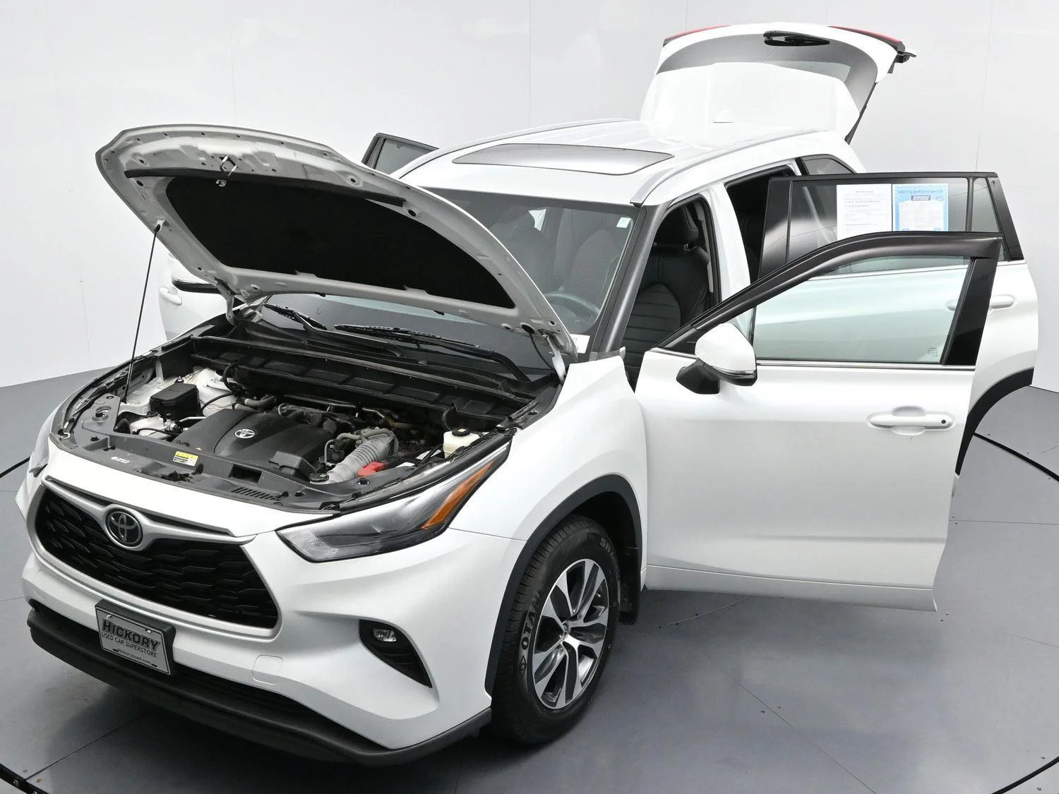 Used 2022 Wind Chill Pearl Toyota XLE image 51