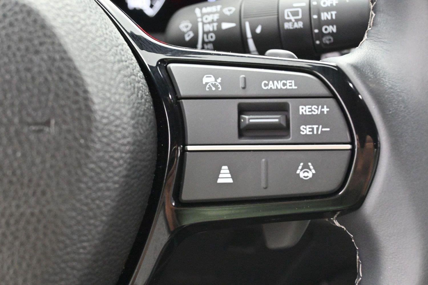 Used 2025 Platinum White Pearl Honda Sport image 18
