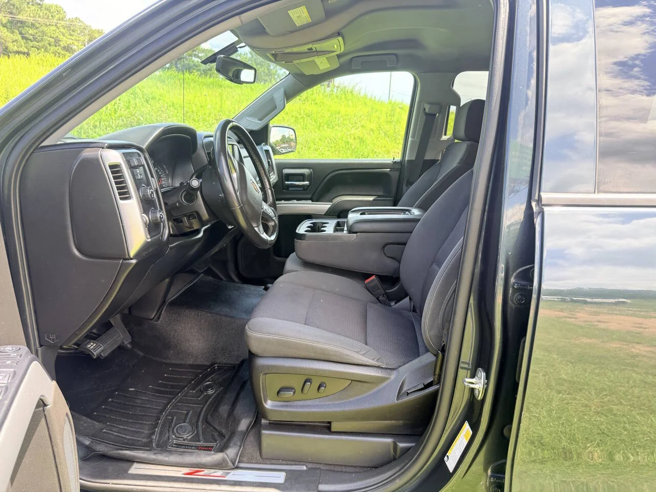 Used 2018 Gray Chevrolet LT Z71 4x4 4dr Crew Cab 5.8 ft. SB image 14