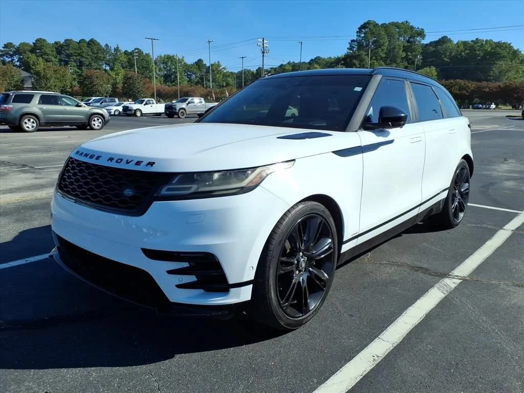 Used 2019 White Land Rover R-Dynamic HSE image 1