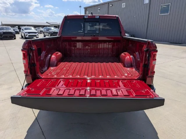 New 2027 Molten Red Pearl-Coat Exterior Paint RAM Big Horn/Lone Star image 12