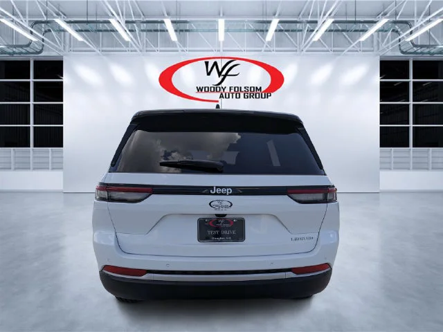 New 2027 White Jeep Limited image 4