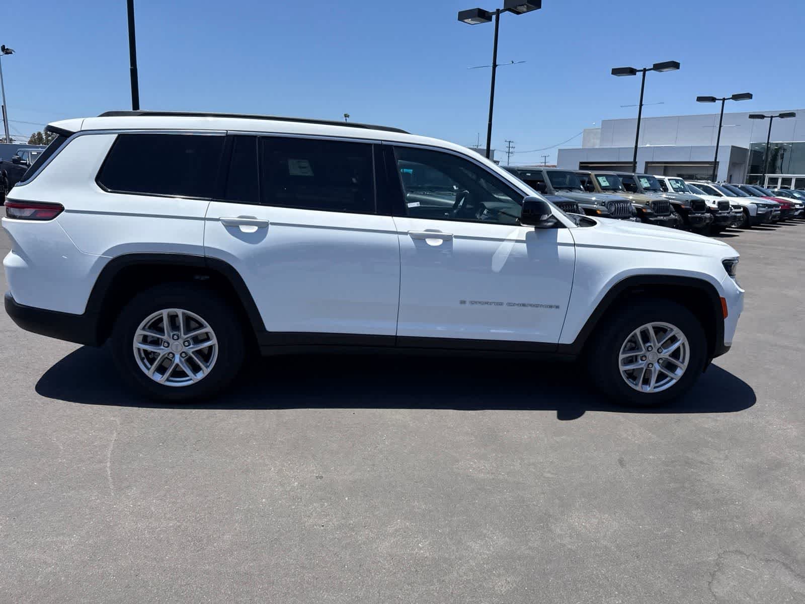 Used 2025 Bright White Clearcoat Jeep Laredo X image 9