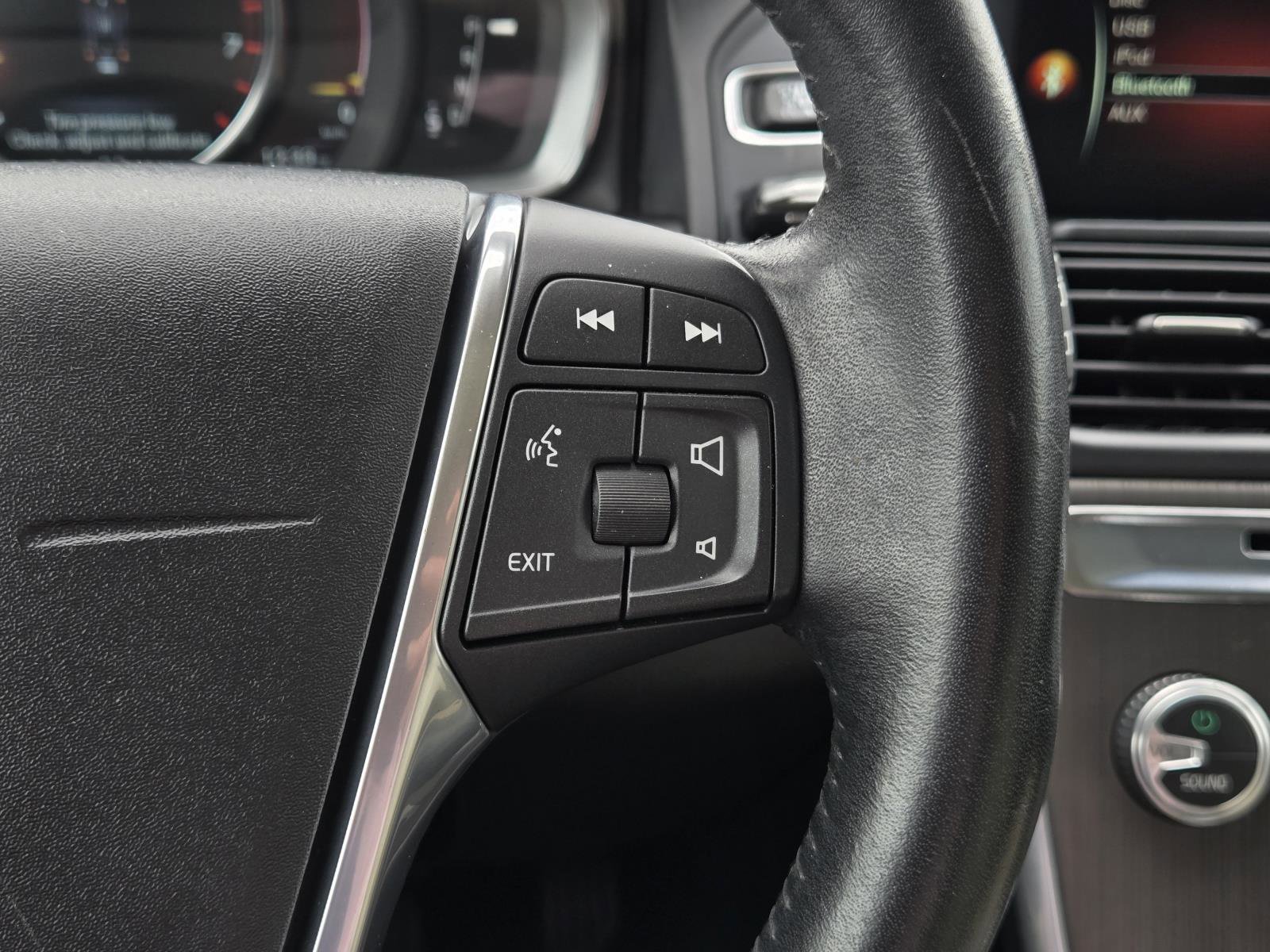 Used 2016 Ice White Volvo T5 Premier image 16