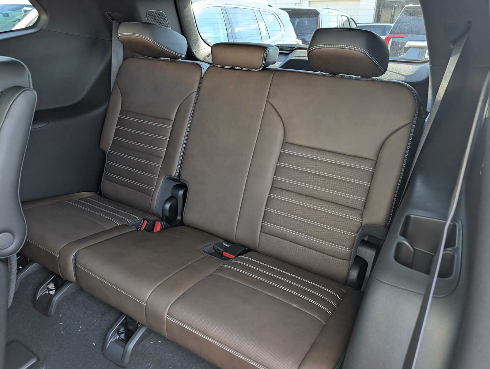 2027 GMC Acadia Denali Ultimate - Photo 17
