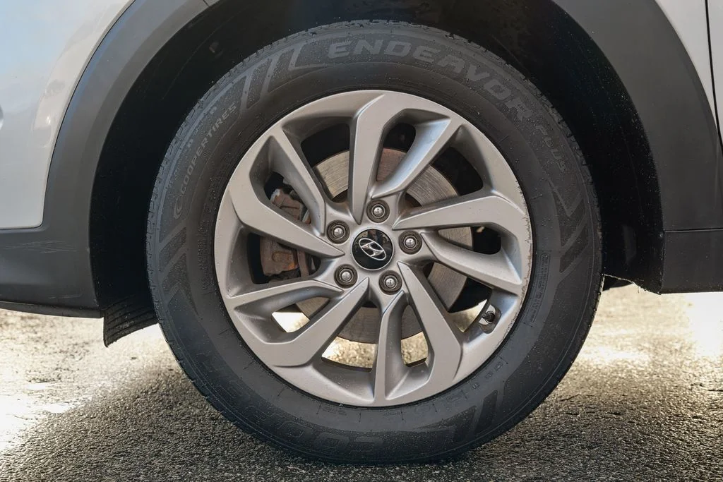 Used 2018 Molten Silver Hyundai SEL image 15