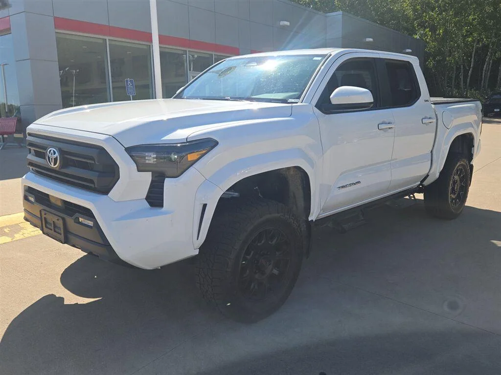 Used 2025 Ice Cap Toyota SR5 image 3