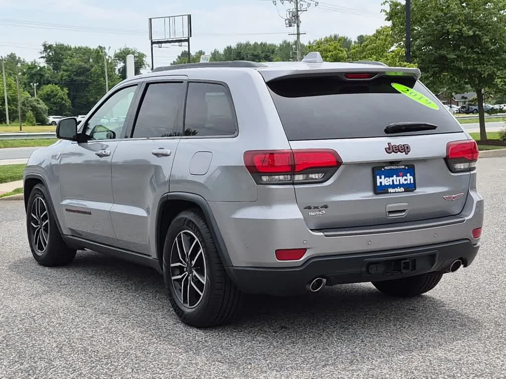 Used 2019 Billet Silver Metallic Clearcoat Jeep Trailhawk image 4