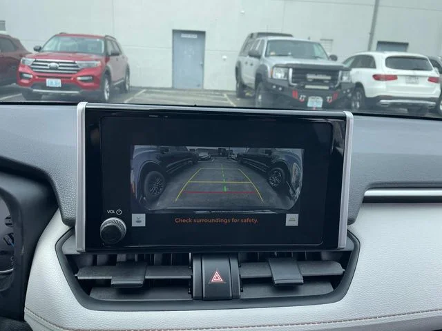 Certified Used 2025  Toyota XLE image 31