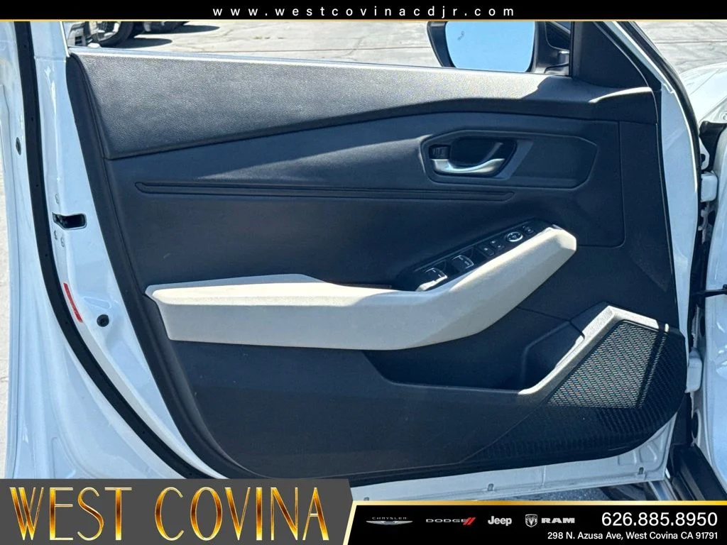 Used 2025 White Honda SE image 19