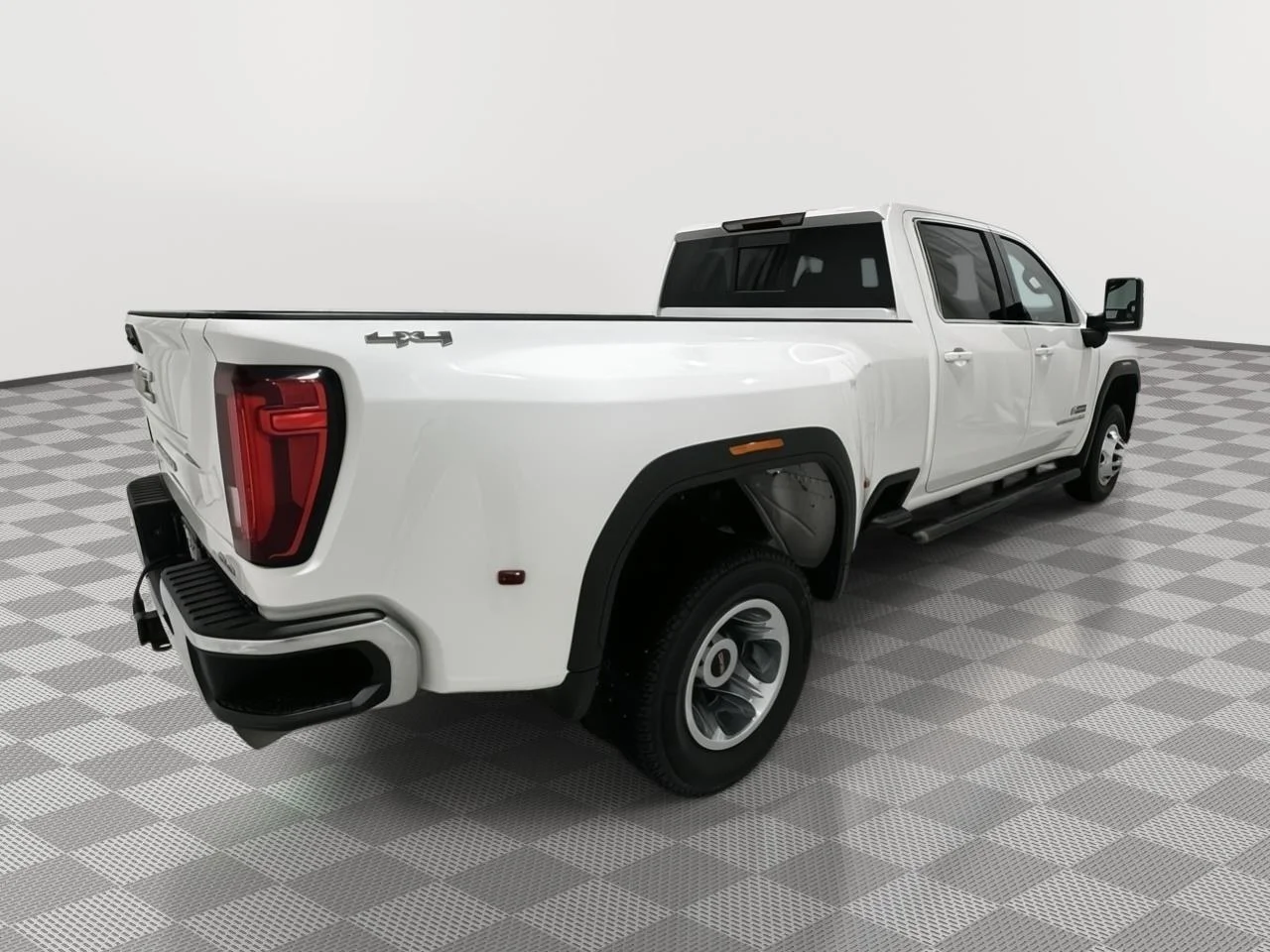 Used 2023 Summit White GMC SLE DRW image 5