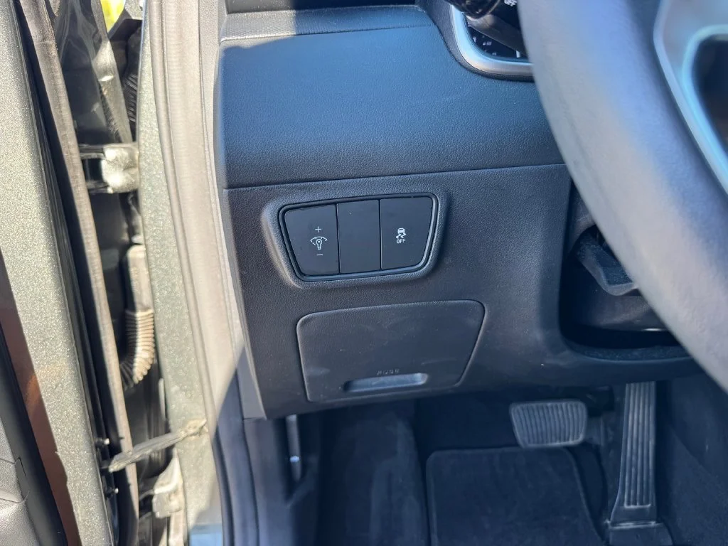 Used 2022 Gray Hyundai SEL image 28