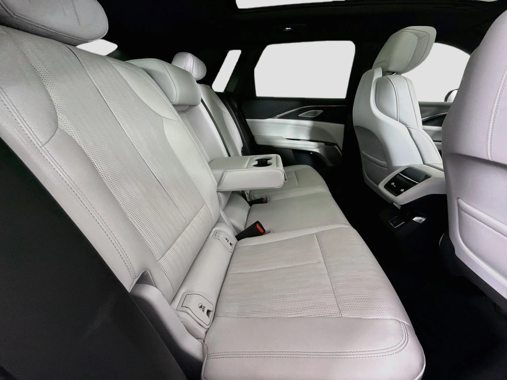 Used 2024 Crystal White Tricoat Cadillac Luxury 3 image 30