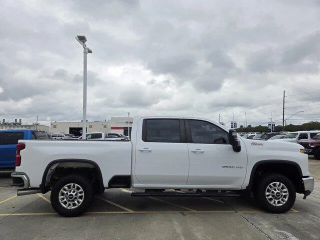Used 2024 Summit White Chevrolet LT image 6