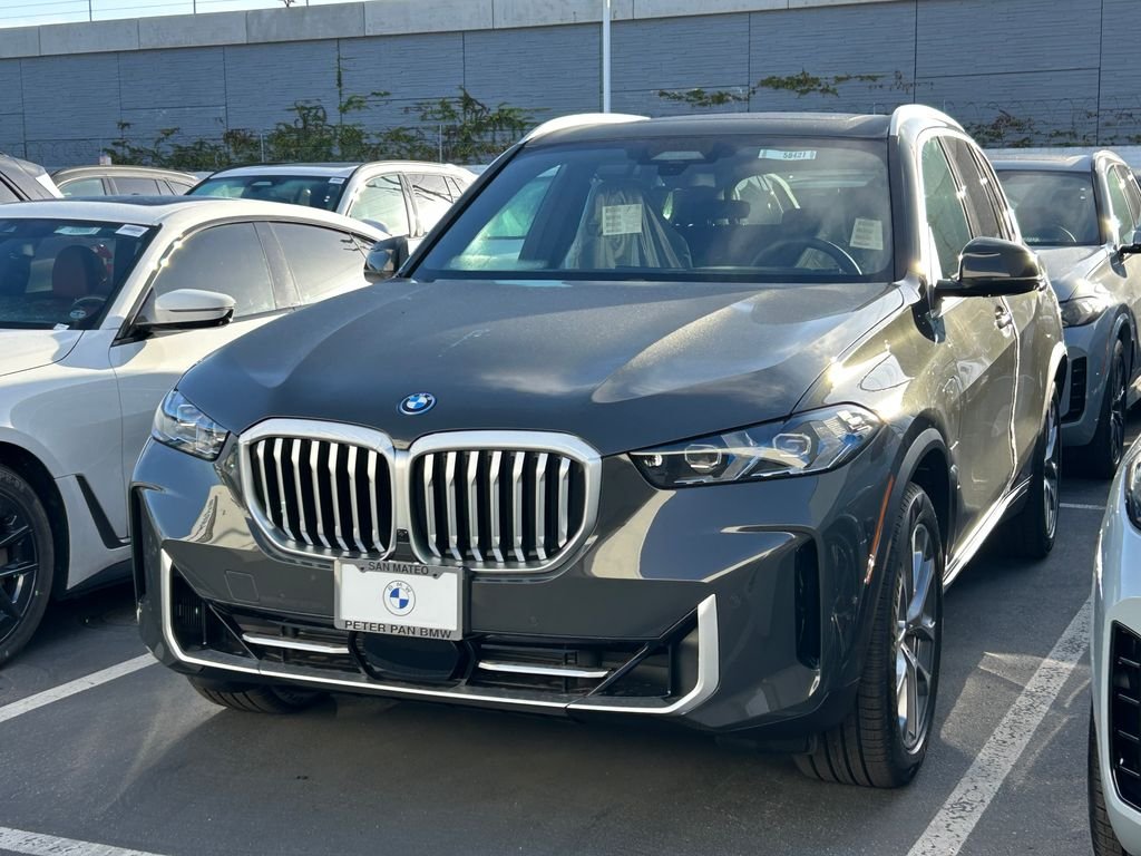 New 2026 Dravit Grey Metallic BMW xDrive50e image 2