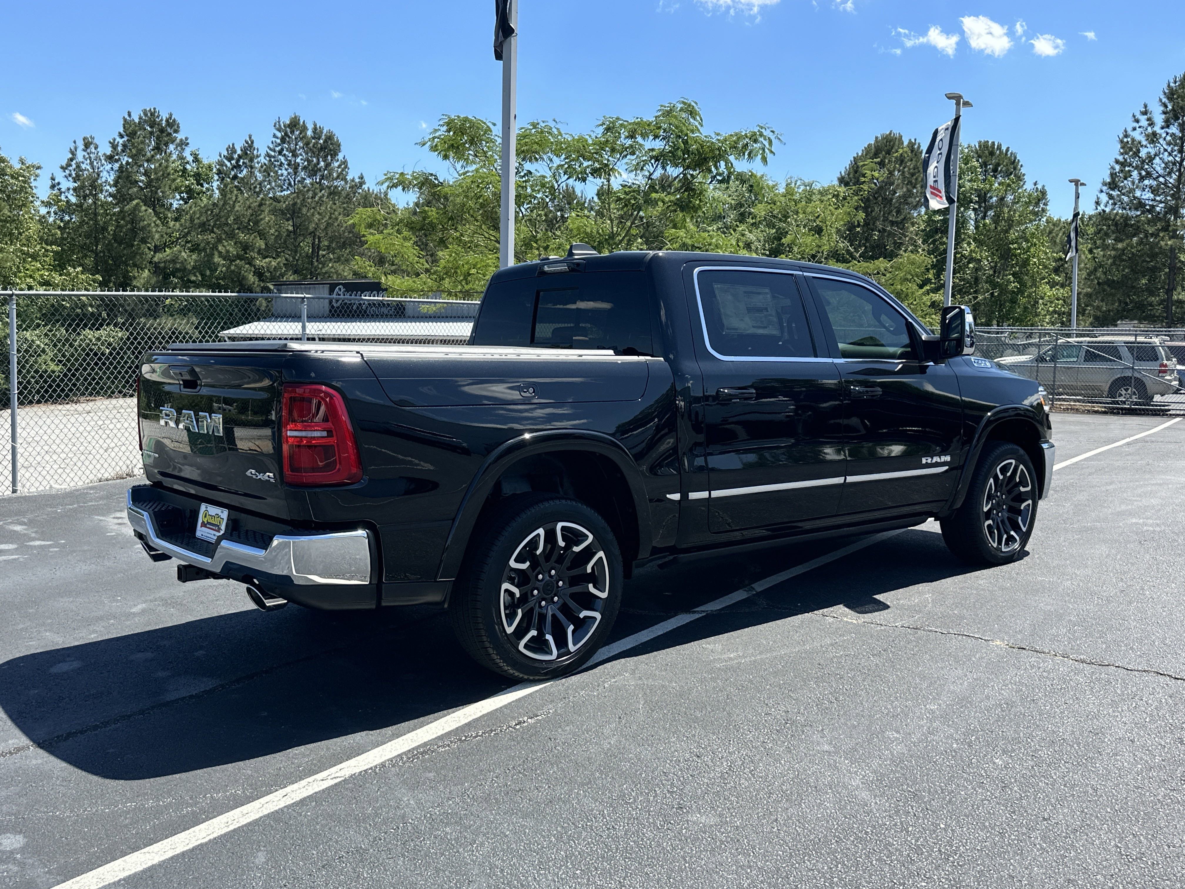 2025 RAM 1500 Limited - Photo 8