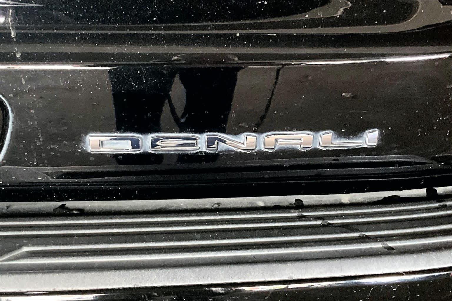 Used 2023 Onyx Black GMC Denali Ultimate image 17