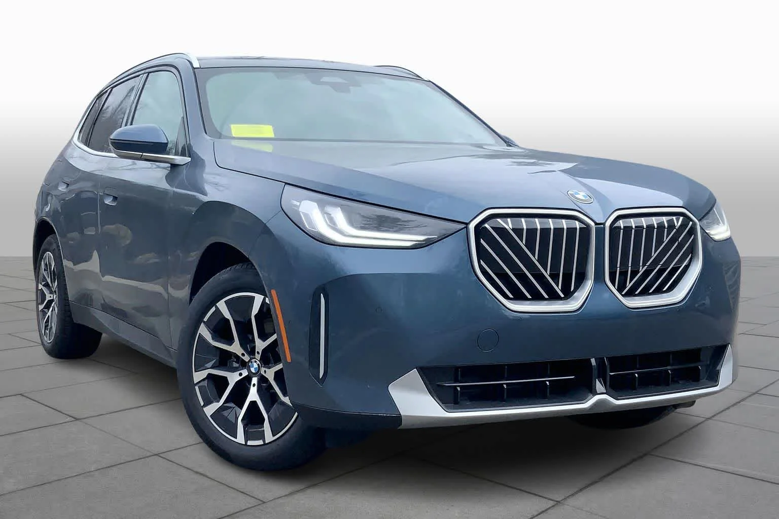 New 2026 Arctic Race Blue metallic BMW 30 xDrive image 2