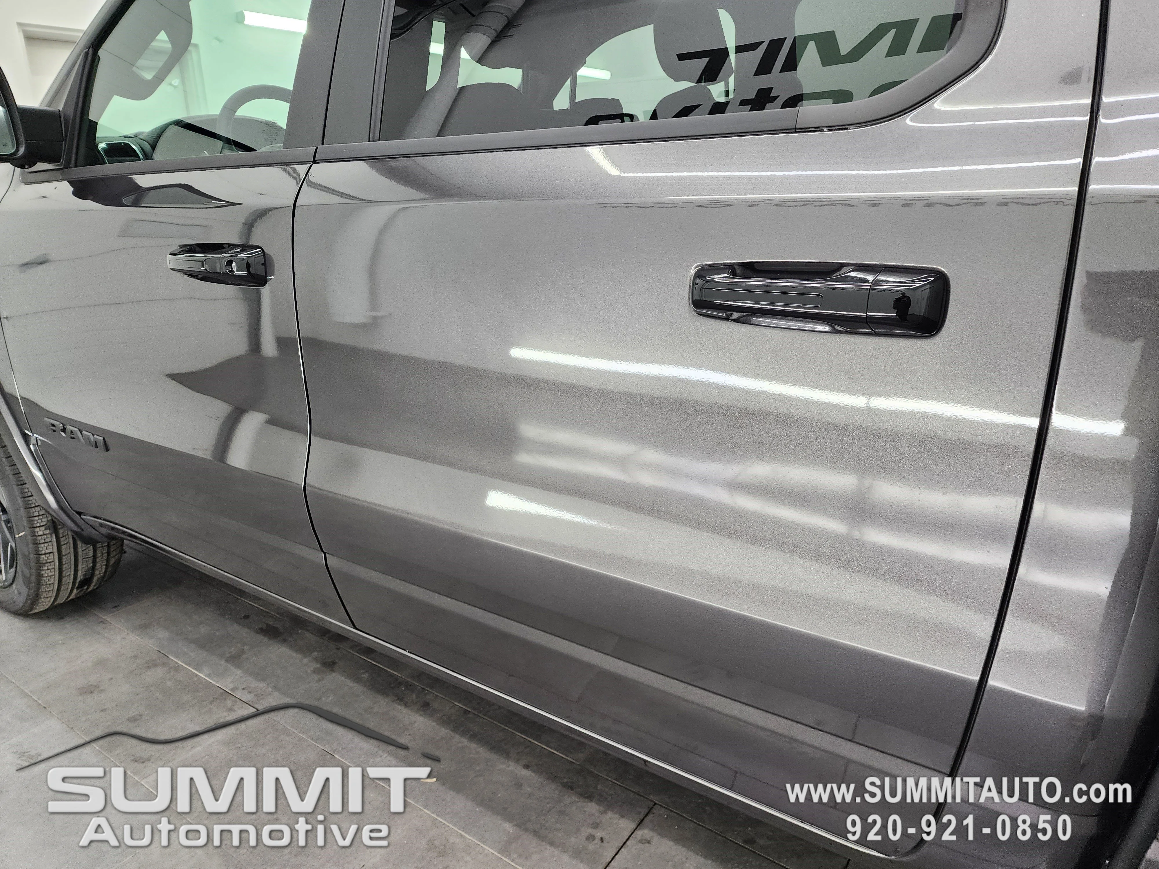 New 2026 Granite Crystal Metallic Clear-Coat Exterior Paint RAM Laramie image 34