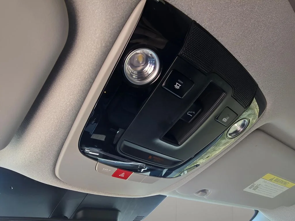 Used 2023 Snow White Pearl Kia Wave image 22