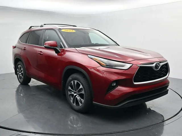 Used 2023 Toyota Highlander XLE