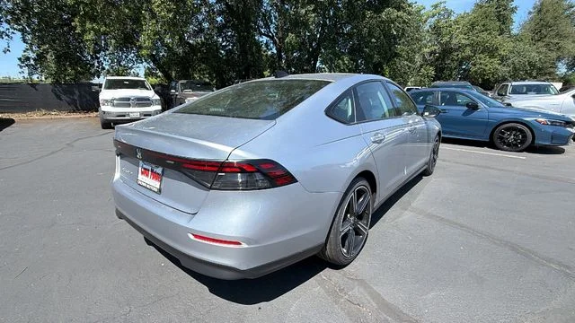 New 2026 Solar Silver Metallic Honda SE image 4
