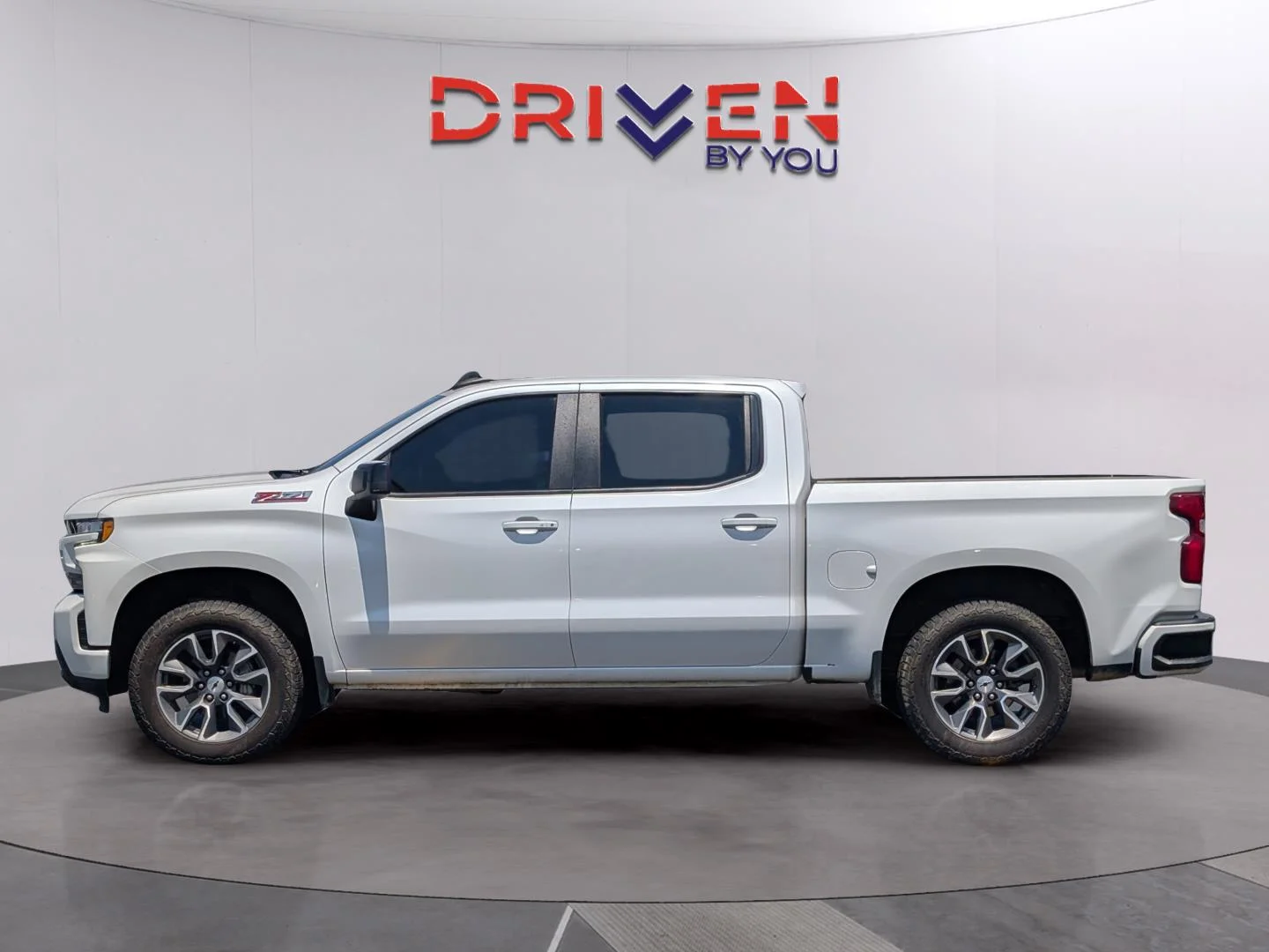 Used 2022 Iridescent Pearl Tricoat Chevrolet RST image 2