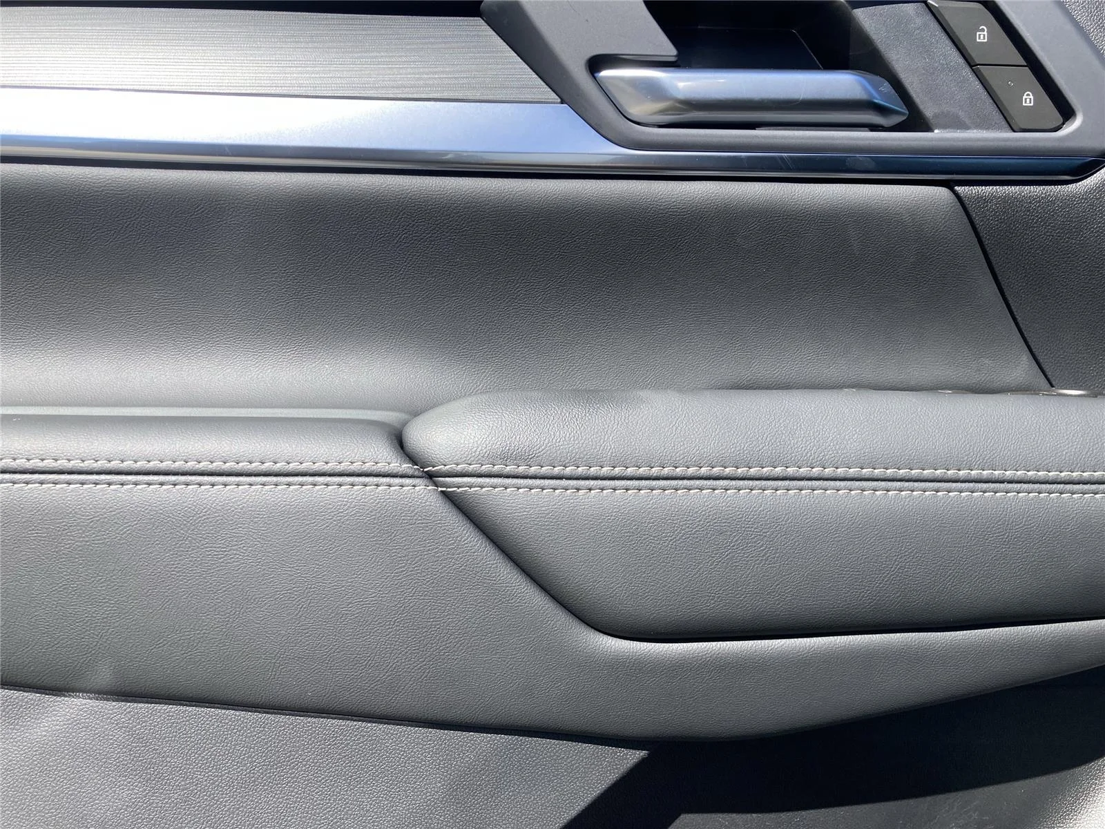 New 2026 Sterling Metallic GMC Elevation image 21