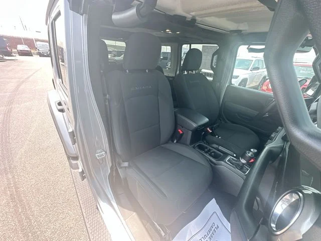 Used 2019 Silver Jeep Unlimited Sahara image 26