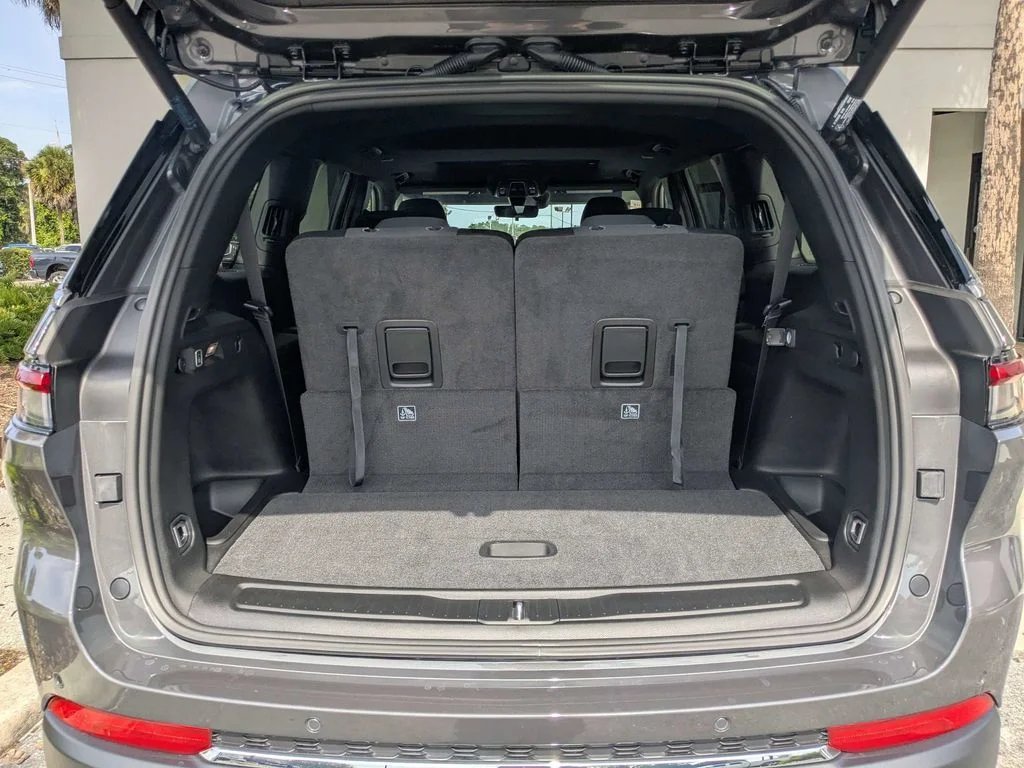 New 2026 Baltic Gray Metallic Clearcoat Jeep Laredo X image 13