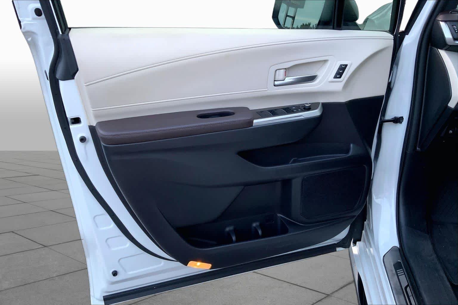 Used 2023 Wind Chill Pearl Toyota Platinum image 19