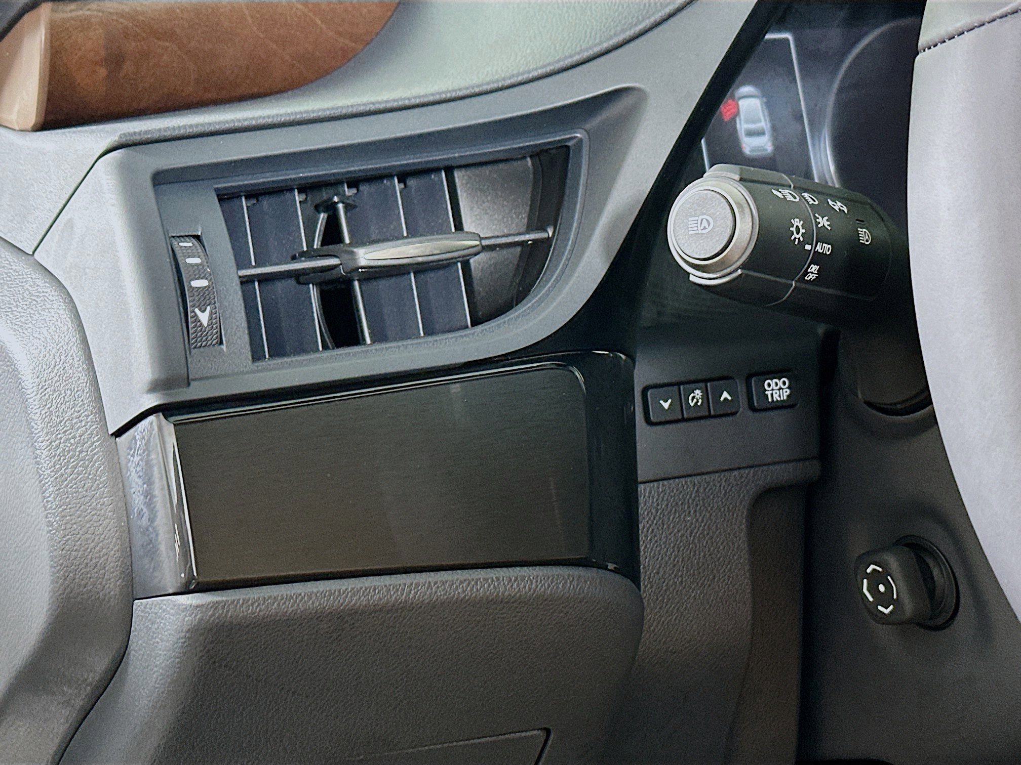 2025 Lexus ES 350 - Photo 11