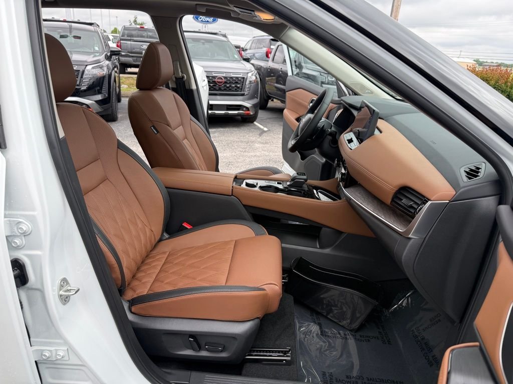 New 2026 Everest White Pearl TriCoat Nissan Platinum image 18