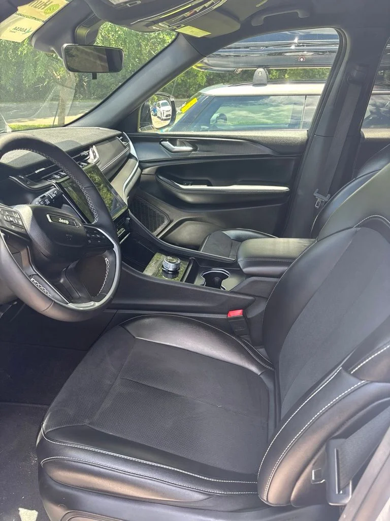 Used 2025 White Jeep Altitude image 3
