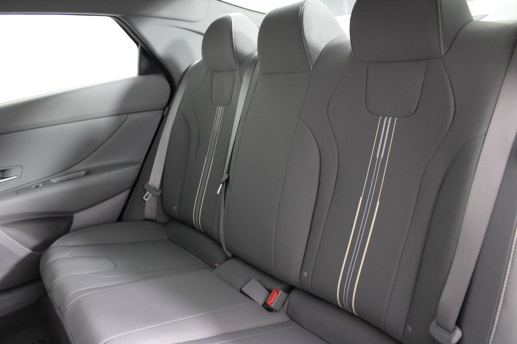 2025 Hyundai Elantra SEL - Photo 20