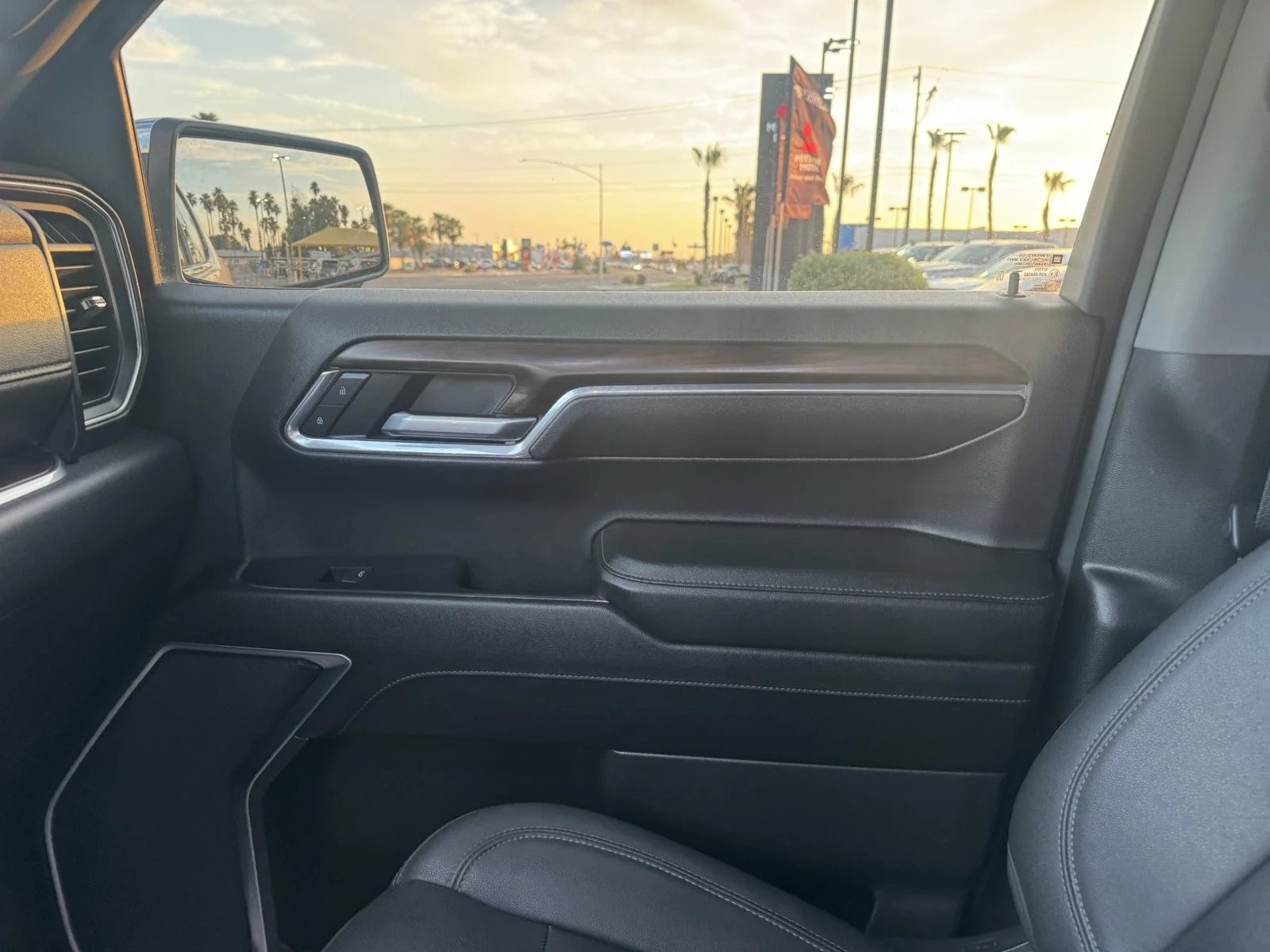 Used 2024 WHITE GMC SLT image 18