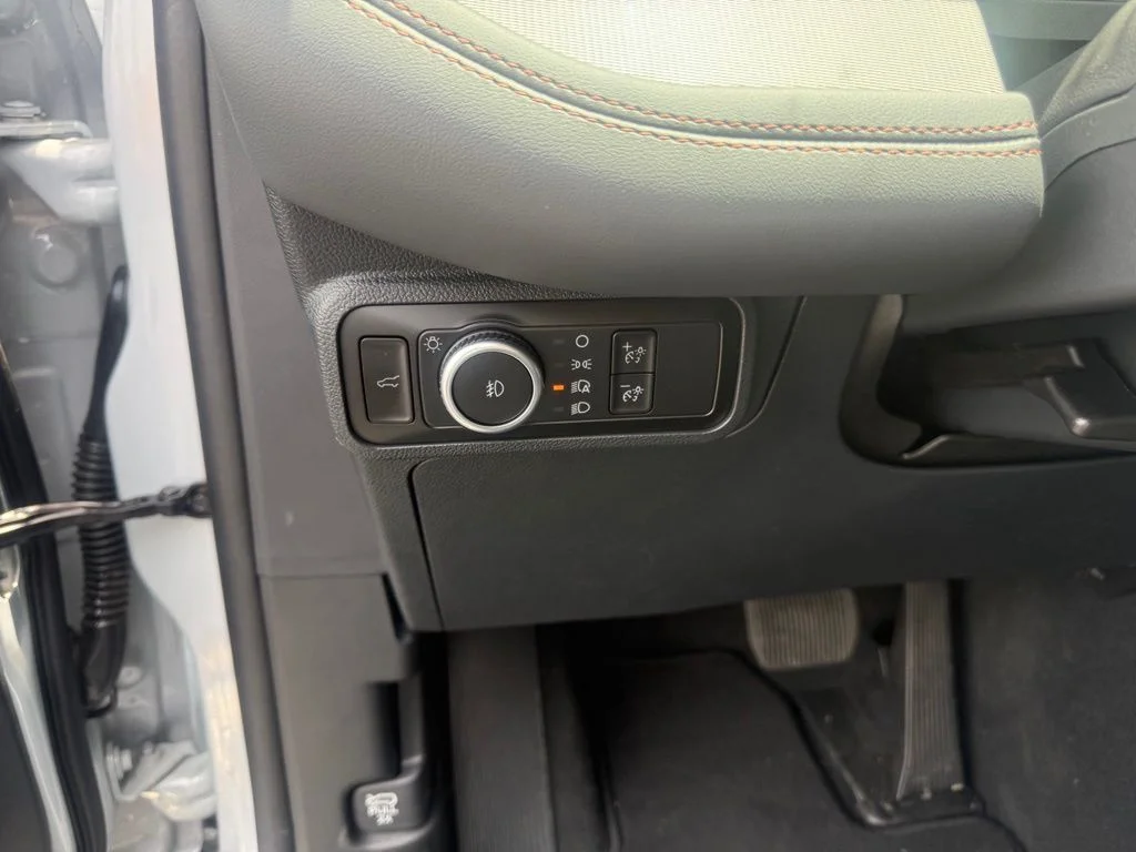 New 2026 Space White Metallic Ford Active image 15