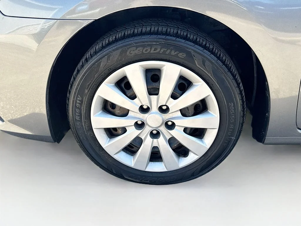 Used 2018 Gray Nissan S image 36