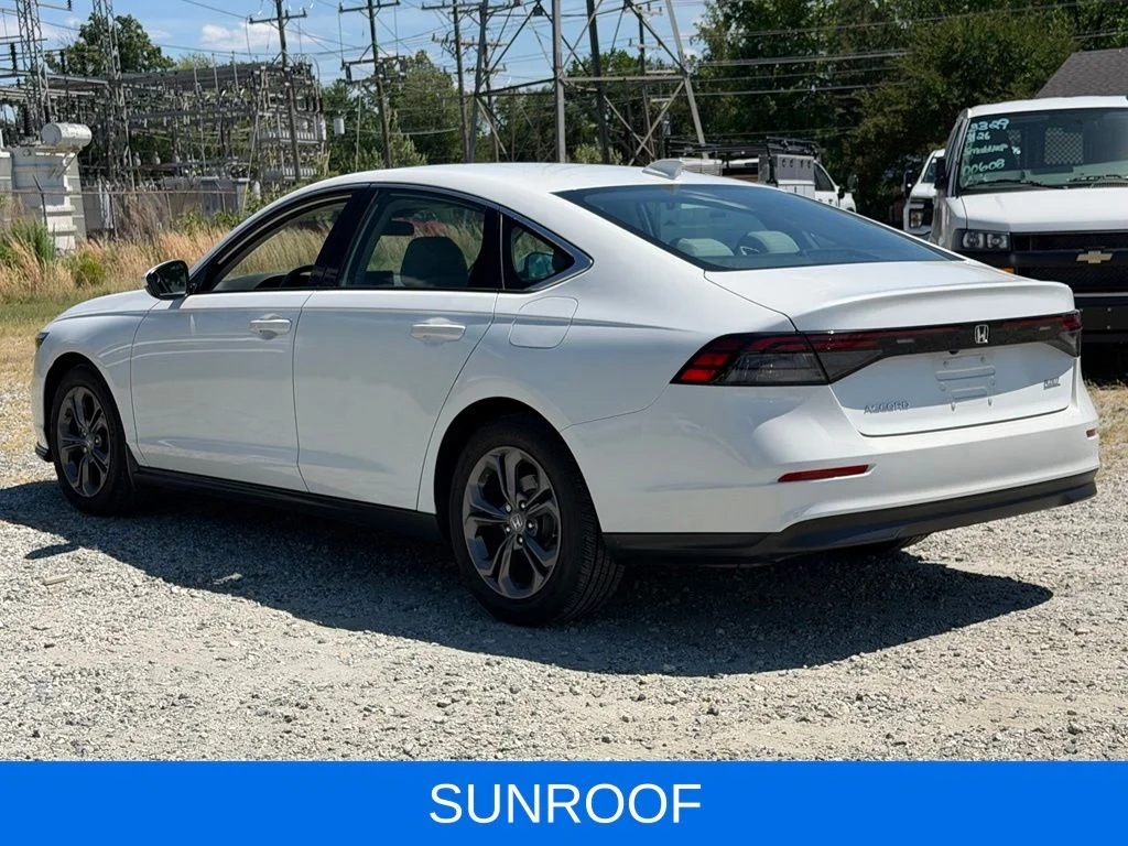 Used 2023 White Honda EX image 7
