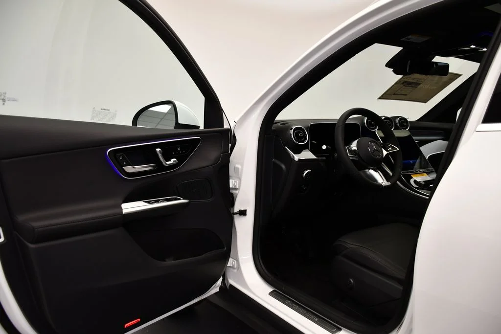 Certified Used 2026 Polar White Mercedes-Benz GLC 300 image 35