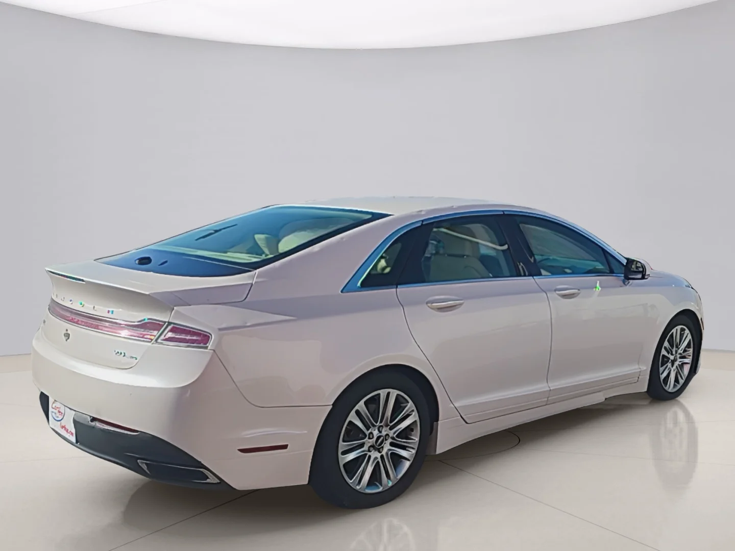 Used 2013 White Lincoln FWD image 5
