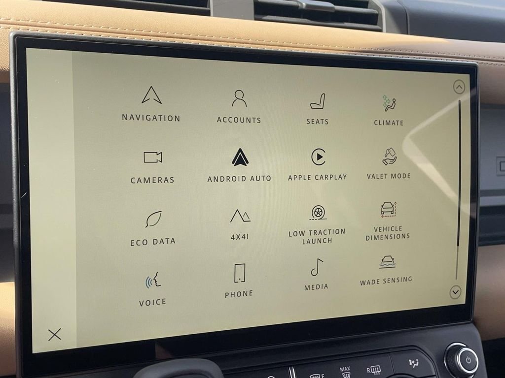 New 2026 Fuji White Land Rover V8 image 28