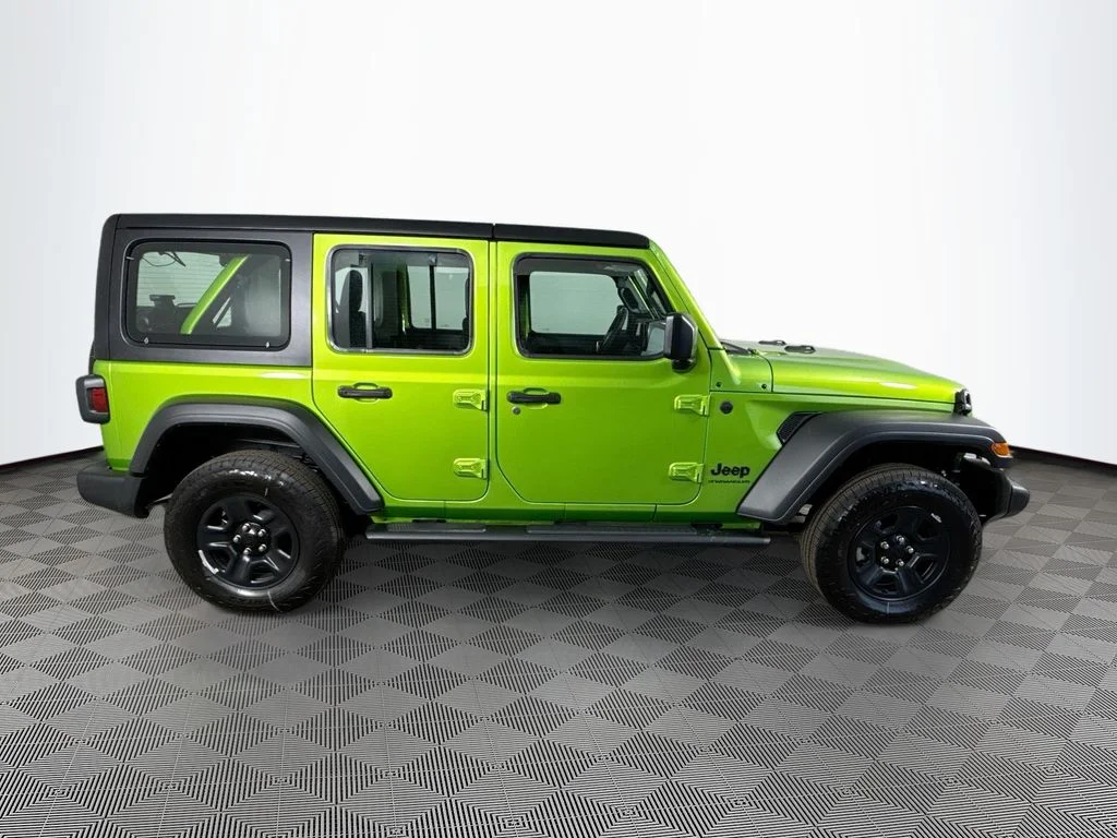 Used 2025  Jeep Sport image 9
