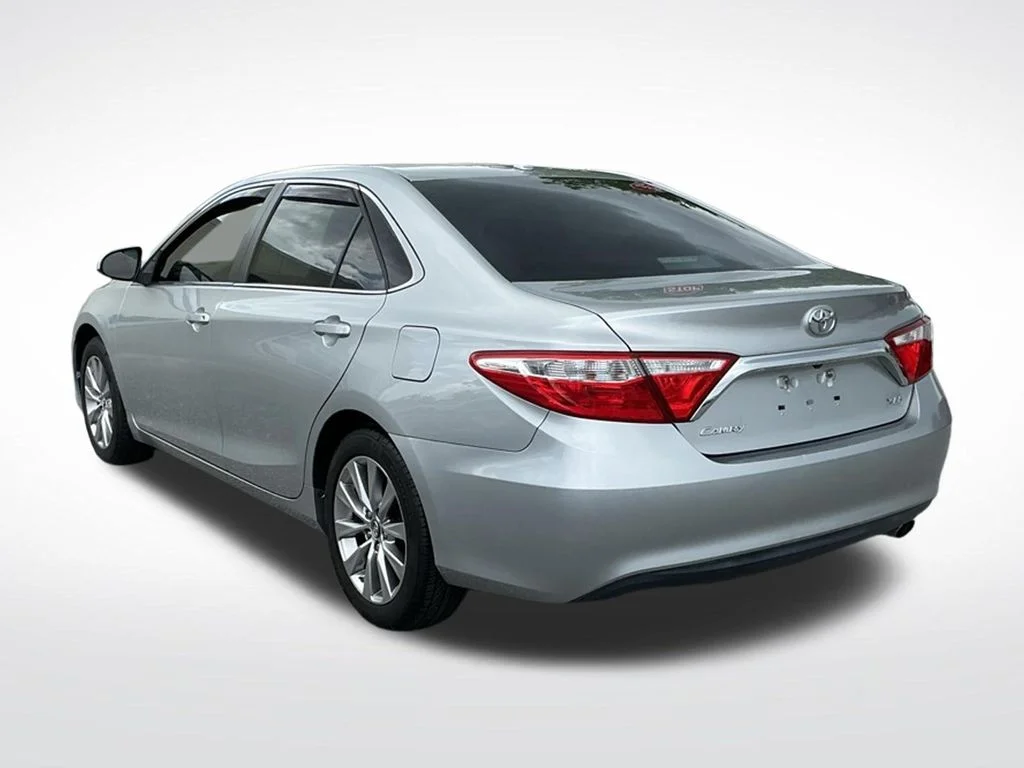 Used 2017 Silver Toyota XLE image 7